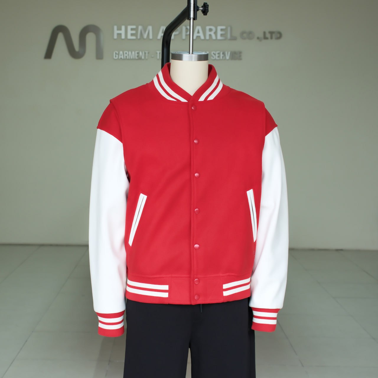 OEM Custom Varsity Jacket – Streetwear Letterman Style with Custom Logos | MOQ 300 pcs