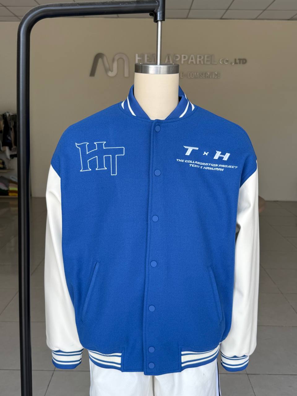 OEM Custom Varsity Jacket – Streetwear Letterman Style with Custom Logos | MOQ 300 pcs