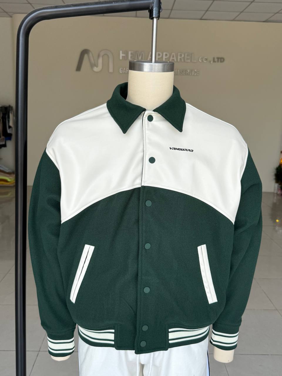 OEM Custom Varsity Jacket – Streetwear Letterman Style with Custom Logos | MOQ 50 pcs