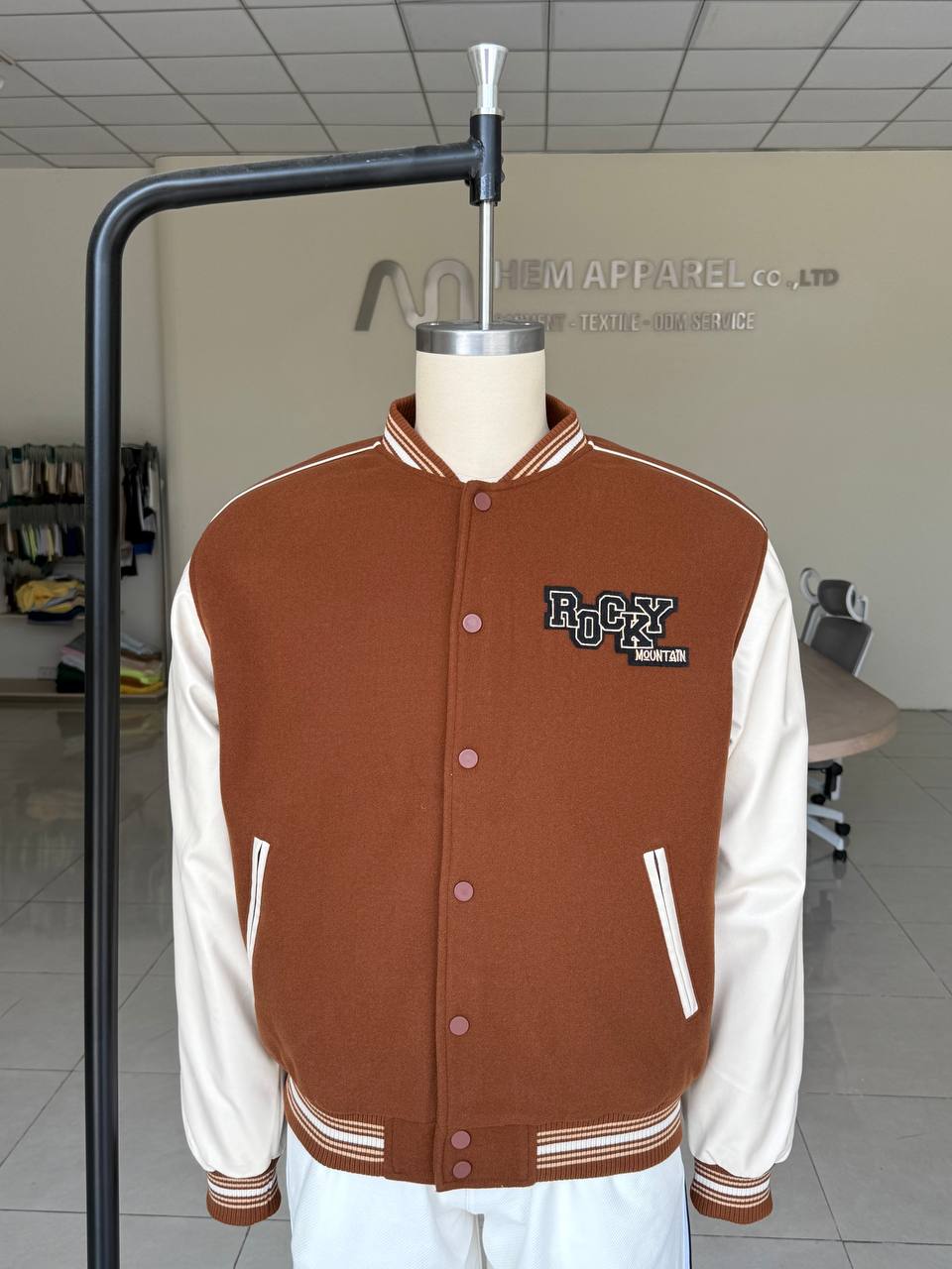OEM Custom Varsity Jacket – Streetwear Letterman Style with Custom Logos | MOQ 50 pcs